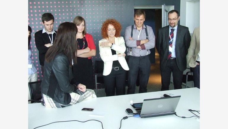 Stół interaktywny zrewolucjonizuje pracę w biurach?