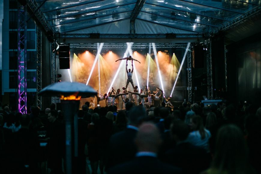  - Uroczystość otwarcia pierwszego etapu Business Garden we Wrocławiu uświetniło widowisko taneczno-akrobatyczne ”Dobry wieczór, Wroclove”