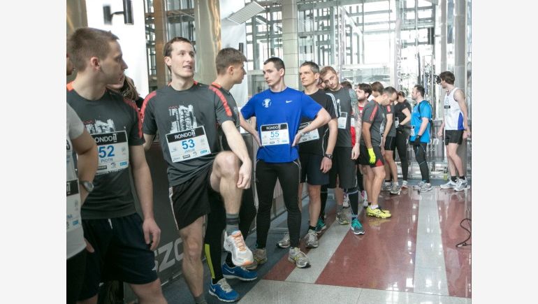 The competitors in the the Rondo 1 Run-up race on the highest, 37th floor of the office block.