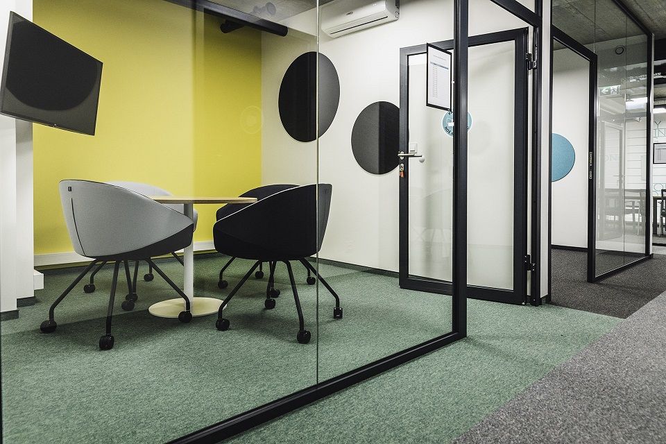 HUBWORK- coworking/ biura na godziny- Biuro nr 1.6 o powierzchni 20,1 m2 z 6 stanowiskami - 