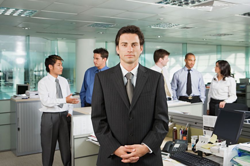  - Dress code to nic innego jak określone zasady dotyczące ubioru służbowego